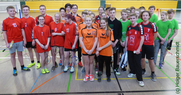 Hier ist ein Foto abgebildet, dass die Teilnehmer am Schulamtsfinale Jugend trainiert für Olympia Westthüringen zeigt.
