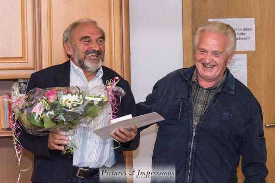 Hans Lucke (l.) wurde im Rahmen der Feierlichkeiten mit der GutsMuths-Plakette des LSB Thüringen in Bronze geehrt. Die Ehrung wurde durch den Präsidenten des TBV Volkmar Burgold vorgenommen.