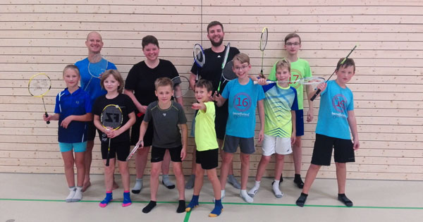 v.l.n.r.hinten: Sven Kuntzsch (Trainer Radebeul), Conny Bartelt (Trainerin Weimar), Benjamin Hofmann (Trainerin Weimar), Lasse v.l.n.r. vorne: Viktoria, Rahel, Julius, Julien, Nils, Luis, Samuel